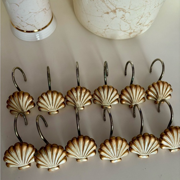 Bathroom accessories - Picture 3 of 4